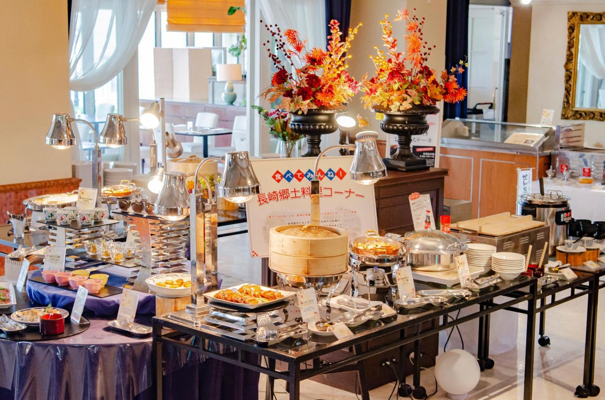 Hotel Den Haag Huis Ten Bosch Сасебо Екстер'єр фото A buffet at a hotel
