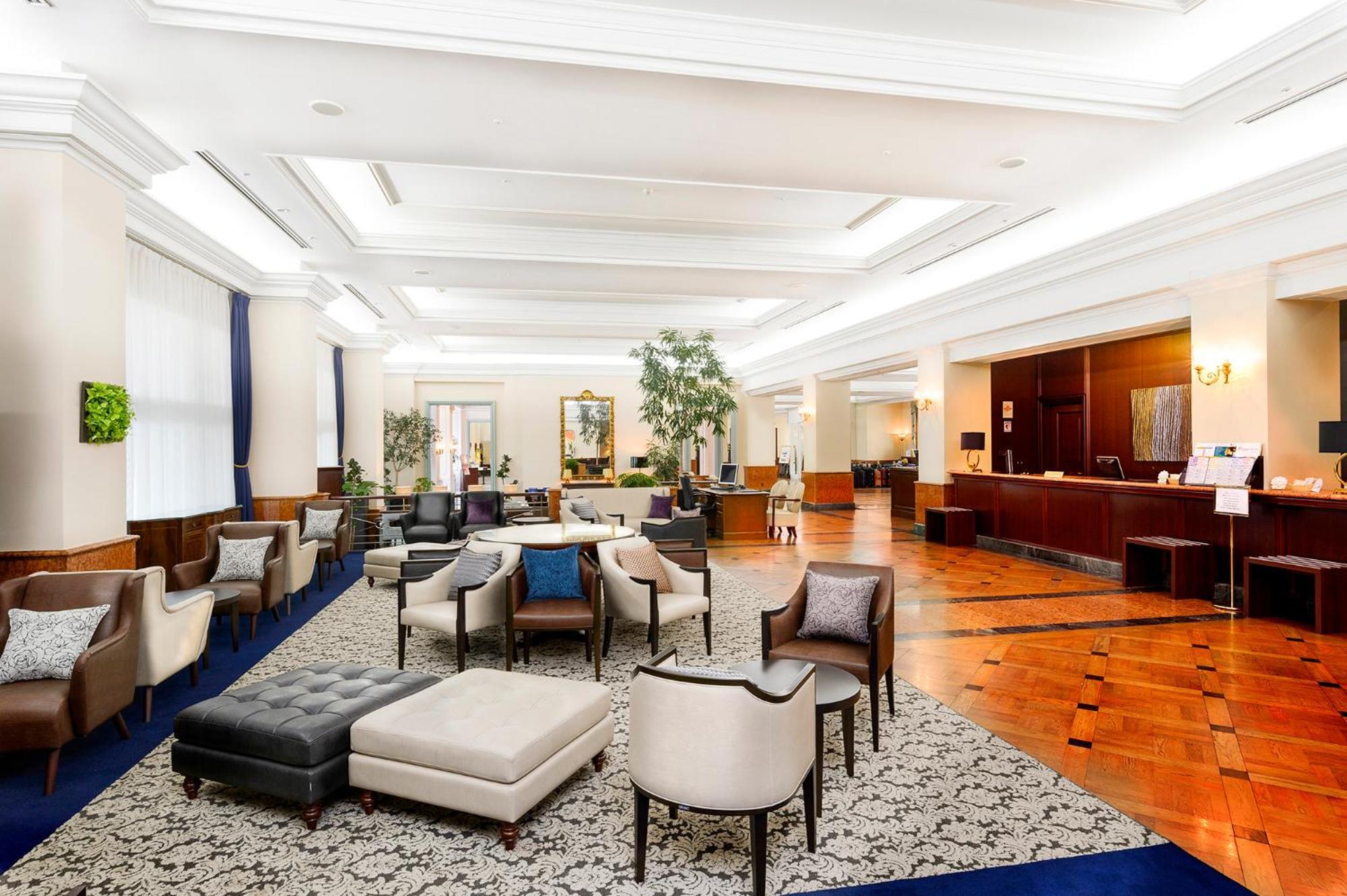 Hotel Den Haag Huis Ten Bosch Сасебо Екстер'єр фото The lobby of the hotel