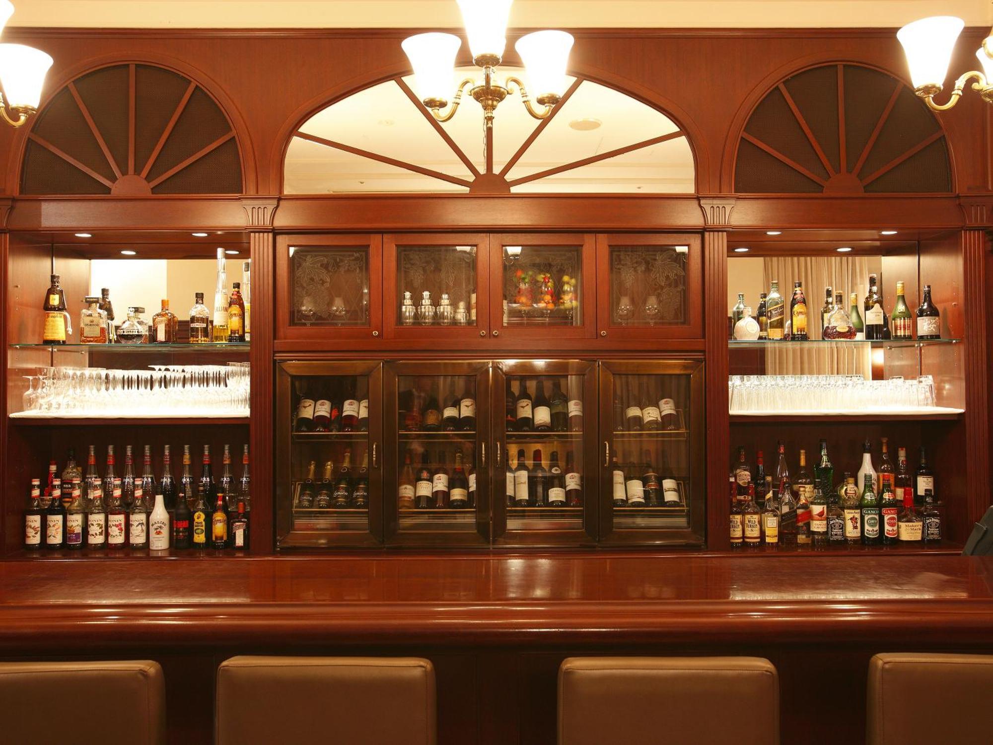 Hotel Den Haag Huis Ten Bosch Сасебо Екстер'єр фото A bar in a hotel