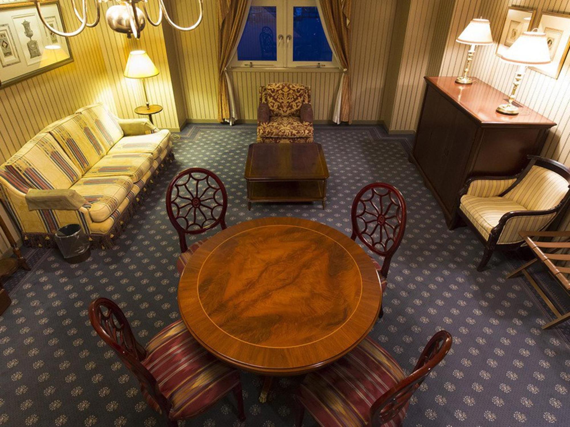Hotel Den Haag Huis Ten Bosch Сасебо Екстер'єр фото A room in the hotel