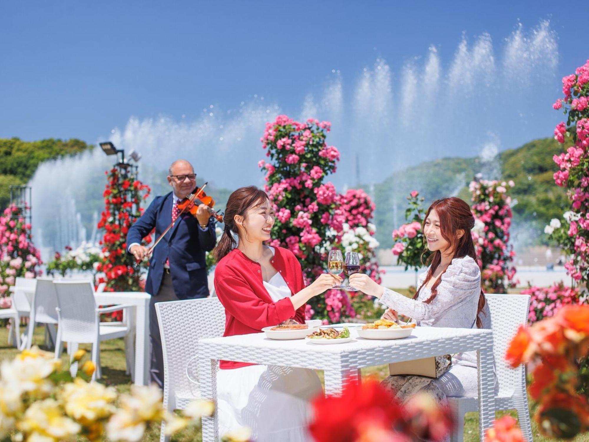 Hotel Den Haag Huis Ten Bosch Сасебо Екстер'єр фото The Rose Festival